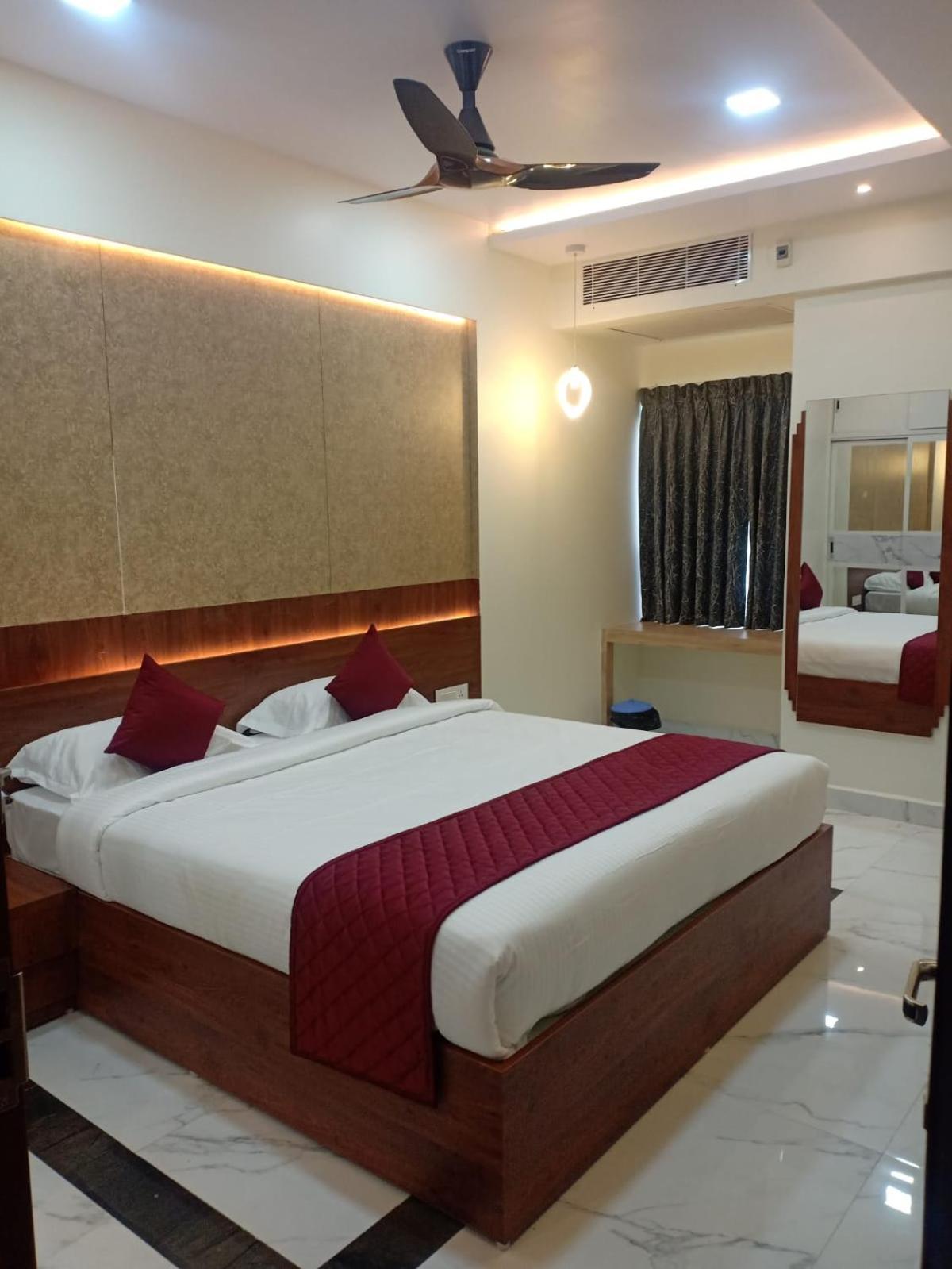 Lakshmi Mahal - V Inn Thiruvarur Exterior photo